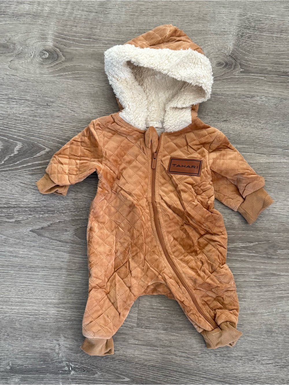 Tahari Baby One Piece Winter Hooded Outfit Size 0-3 Months